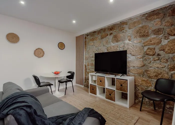 Yellow House By Best2stay *